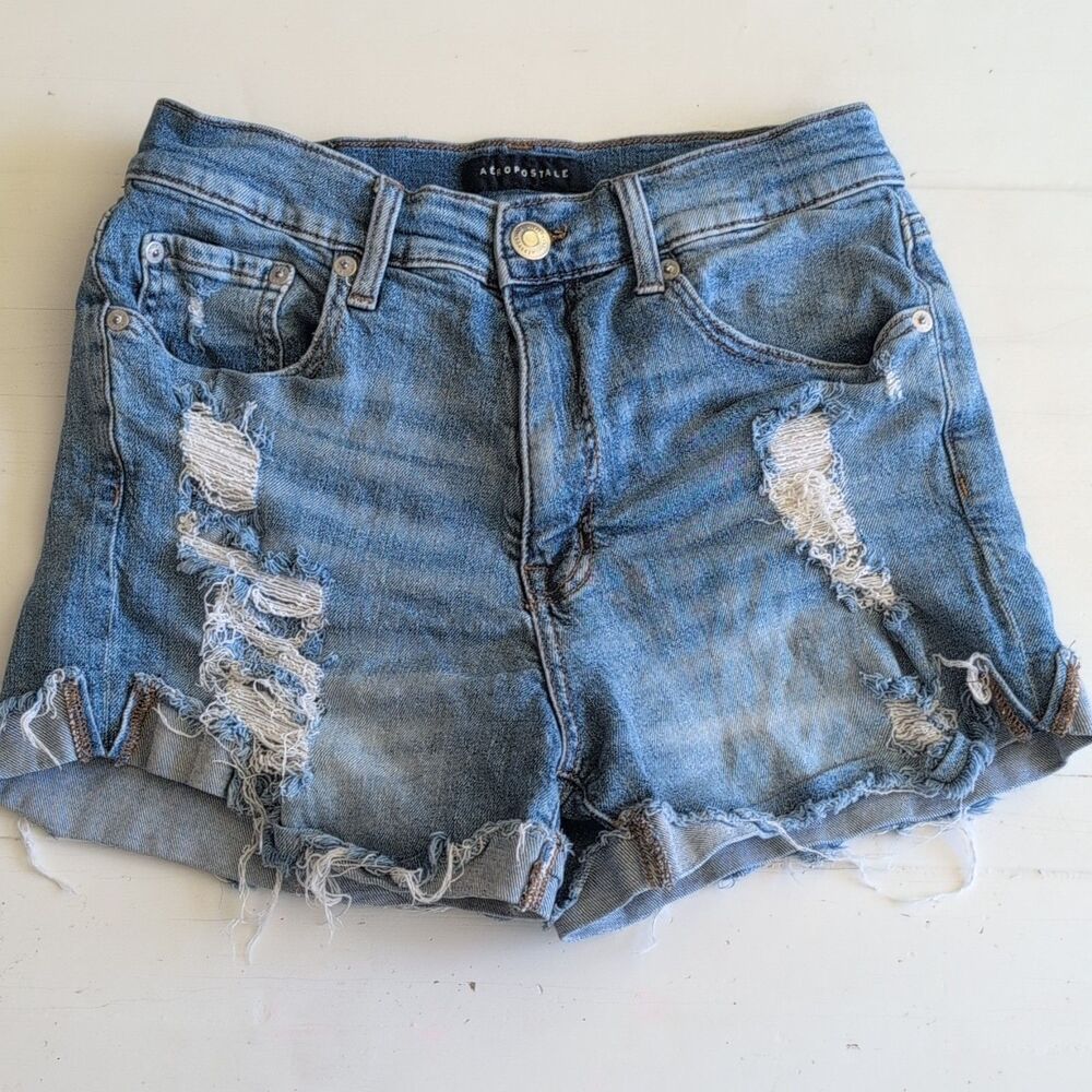 Aéropostale Women's Blue Light Wash Mom Denim Shorts 6 High Rise Pockets